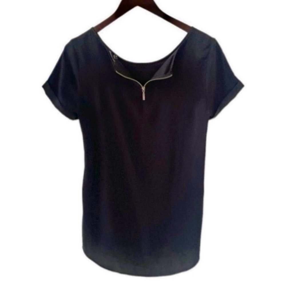 NEW Express Black Short Sleeve Back Zip Blouse Size Small - Picture 5 of 6